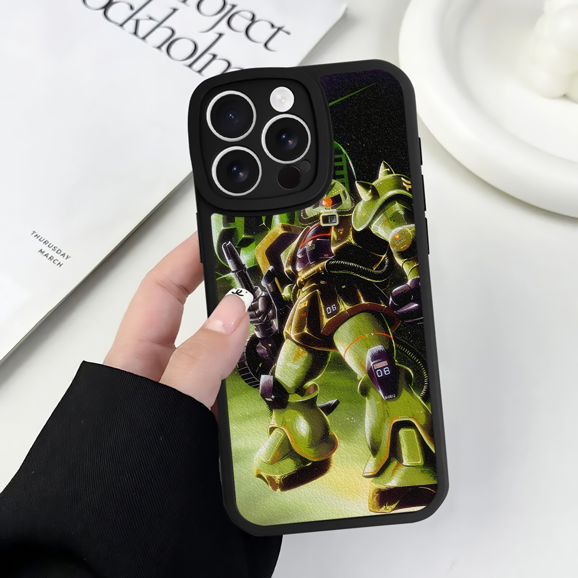 （画像用） 機動戦士ガンダム Mobile Suit Gundam 【iPhone 16シリーズ対応】シリコンスマホケース（レザー調） 材質：シリコン